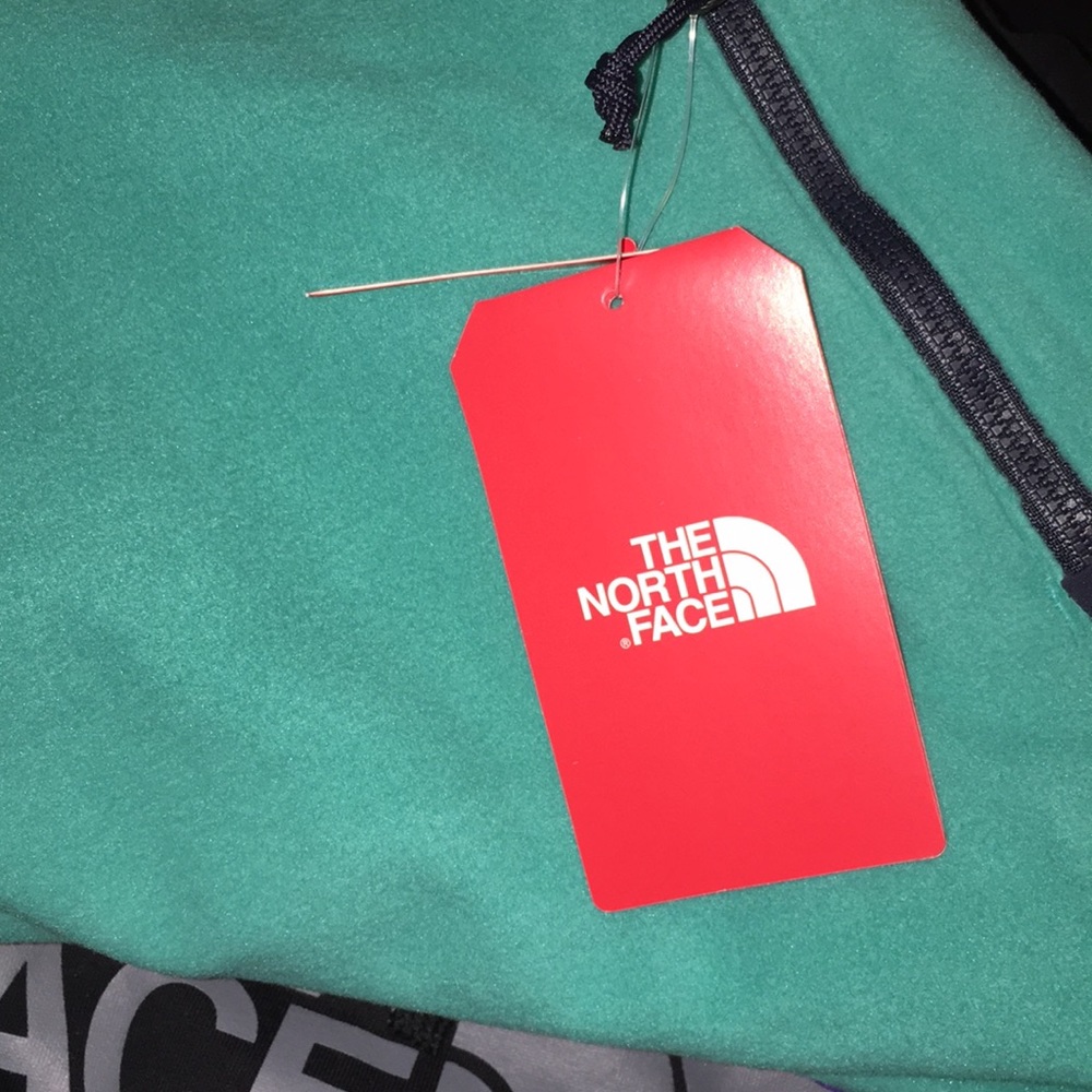 ❤️❤️NWT Gorgeous size Large  North Face 1/4 Fleece - Picture 4 of 8
